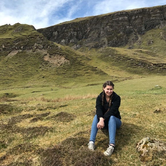 Meet your Posher, Alyssa - Picture 1 of 1